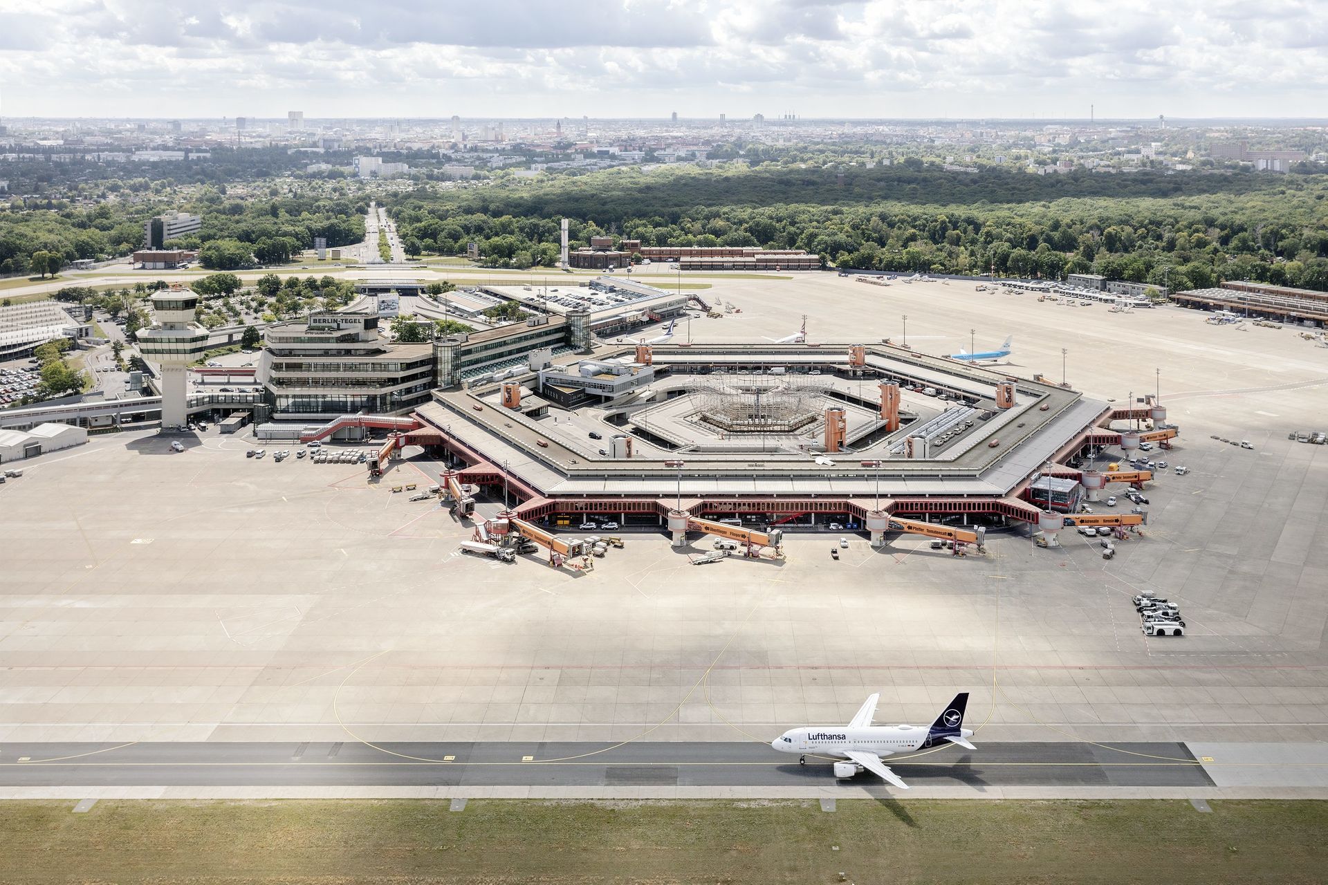 Park And Ride Zum Flughafen Berlin Tegel www.gmp.de
