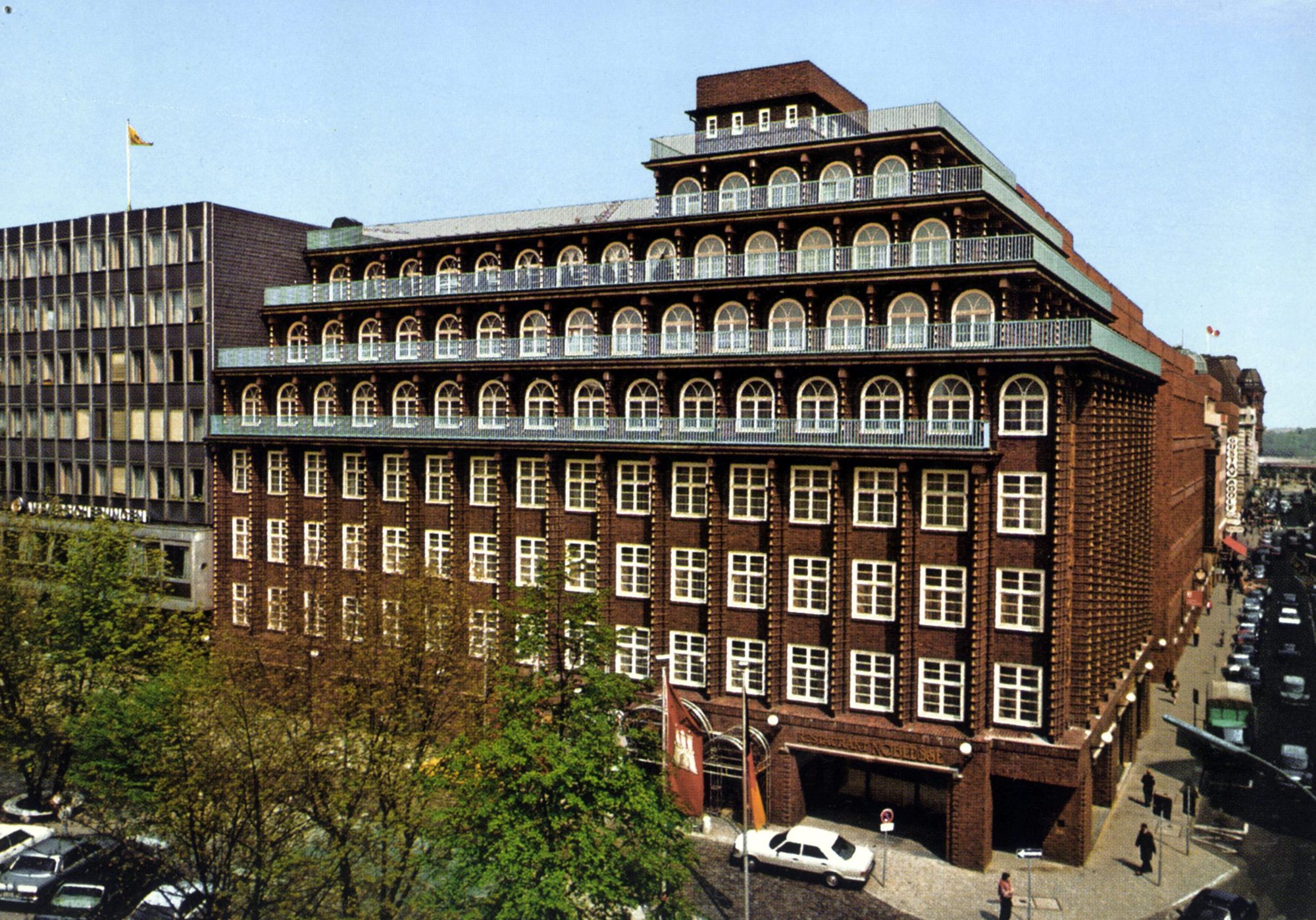 Ramada Renaissance Renaissance-Hotel Ramada - Projects - gmp Architekten