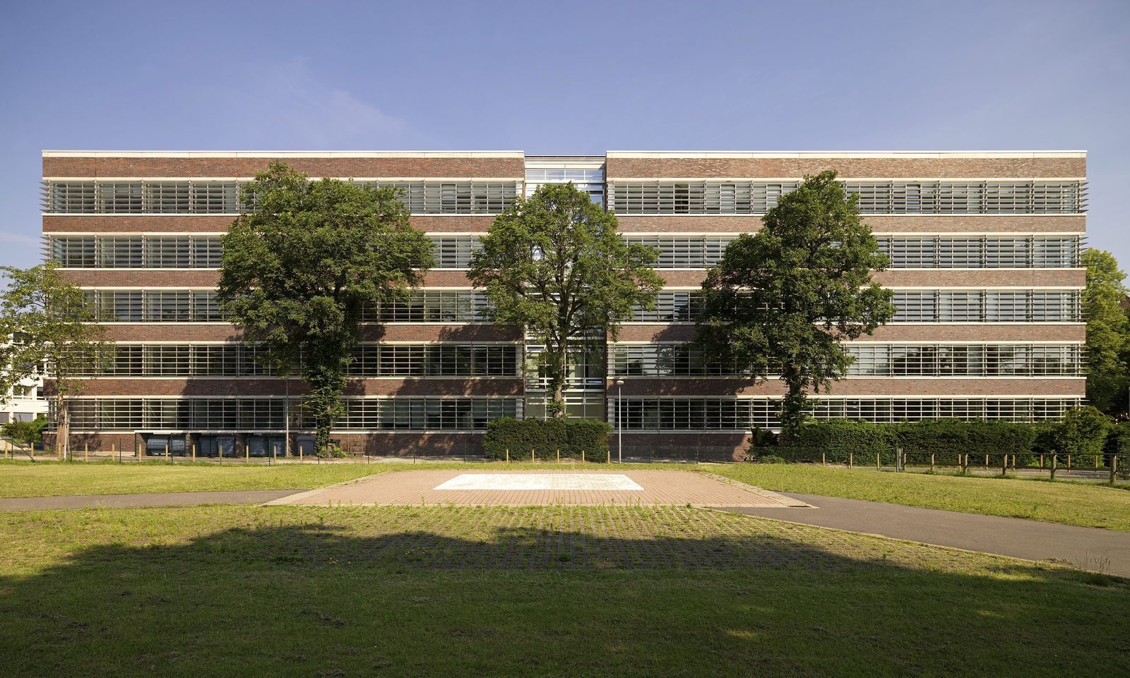 Laboratory Building On The Campus Of The Hamburg Eppendorf University Hospital Projects Gmp Architekten