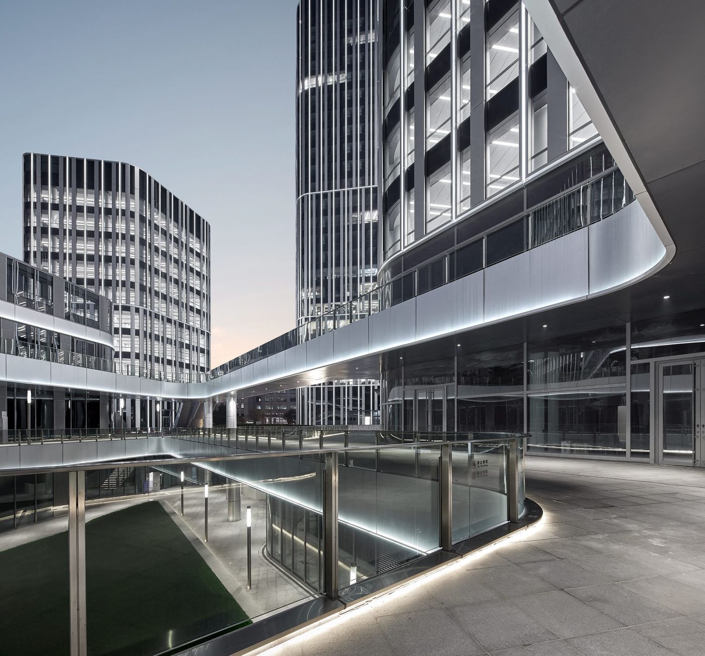 Gallery of 3Cubes Office Building / gmp Architekten - 9